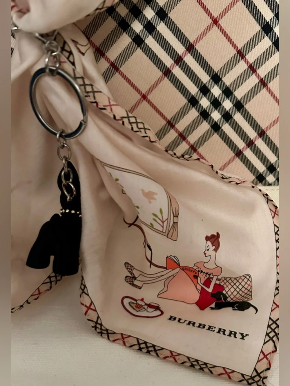 Burberry Nova Check Tote Bag with Vintage Authentic Burberry Scarf. - Picture 4 of 16